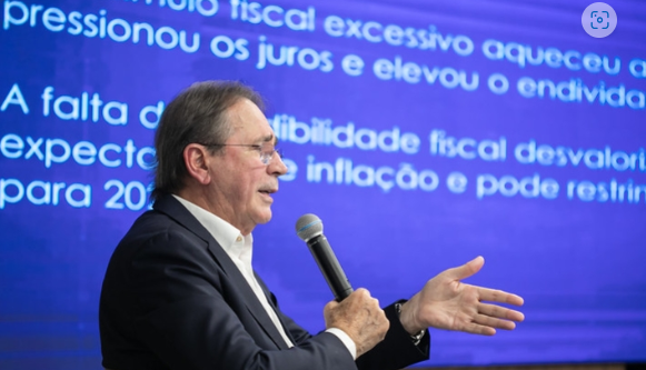 CENÁRIO FISCAL pressiona juros e afetará crescimento em 2025, diz FIESC